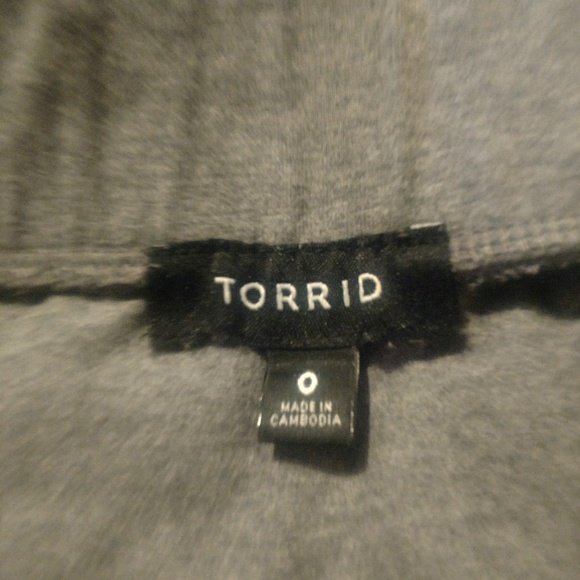 Torrid Tulle Overlay Skirt - Picture 2 of 3